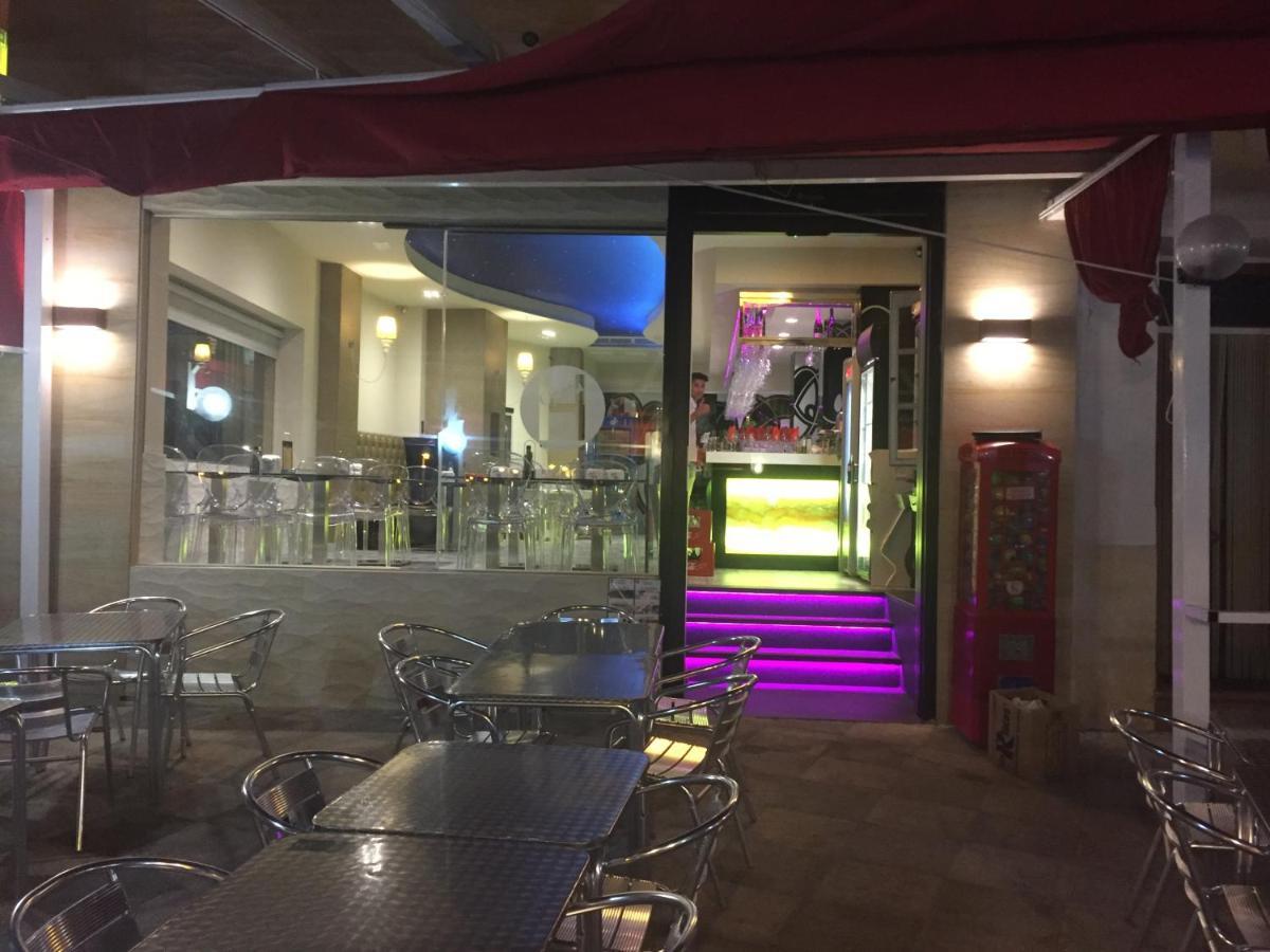 Hostal Costa Sol 카스텔 데 페로 외부 사진